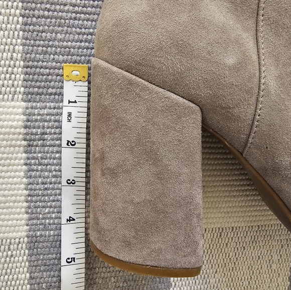 Steve Madden Elegant Gray Suede Ankle Boots Size 9 - Picture 3 of 5